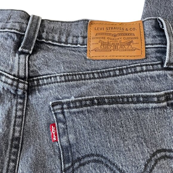 Levi's Premium Wedgie Straight Jeans Women's Size 24x26 Crop Legs Button Fly - Picture 6 of 8
